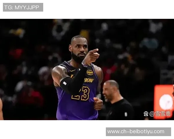 詹姆斯关键时刻暂停指挥队友成功防守上演致命抢断精彩瞬间